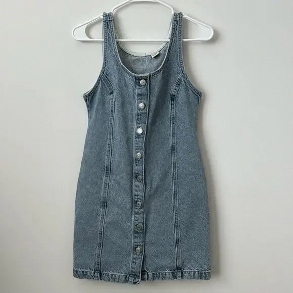 Levi's Tops - Levi's Denim Sleeveless Button-Down Top